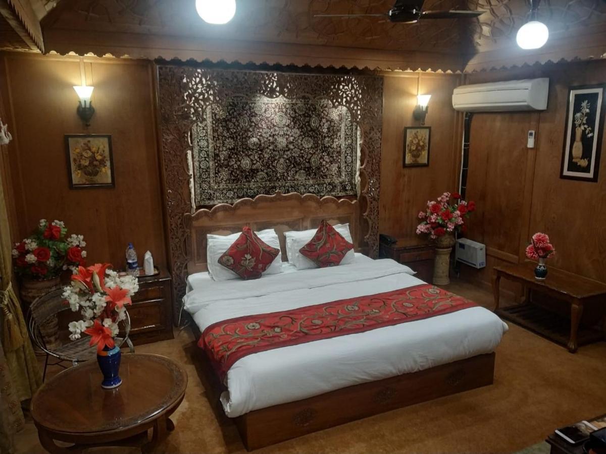 The Mughal Sheraton Houseboat Hotel Durgjan Luaran gambar