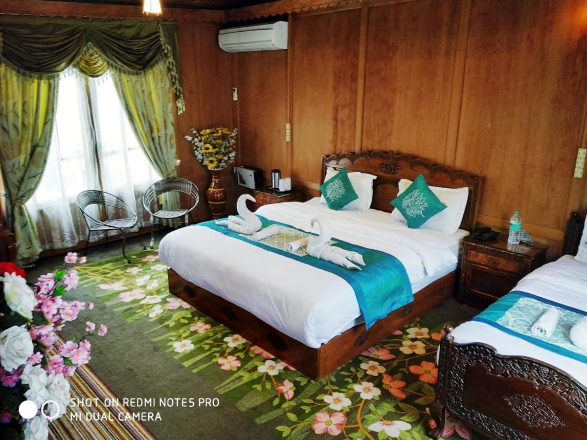 The Mughal Sheraton Houseboat Hotel Durgjan Luaran gambar