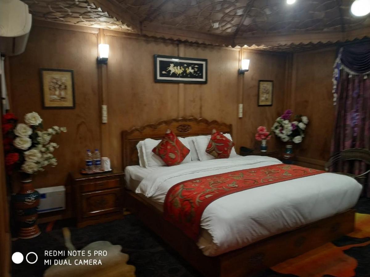 The Mughal Sheraton Houseboat Hotel Durgjan Luaran gambar