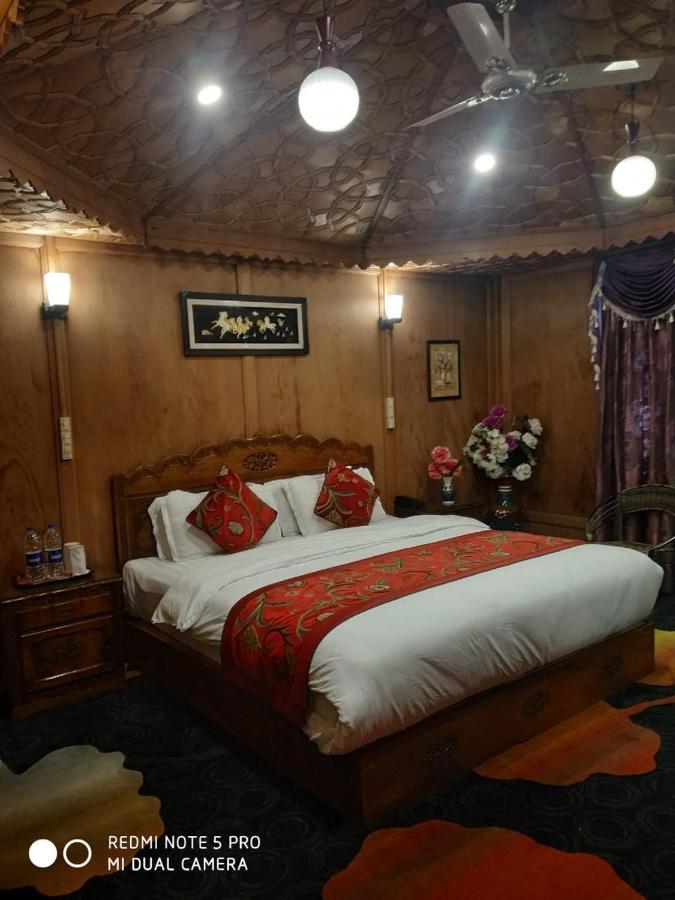 The Mughal Sheraton Houseboat Hotel Durgjan Luaran gambar