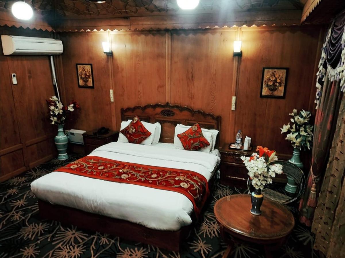 The Mughal Sheraton Houseboat Hotel Durgjan Luaran gambar
