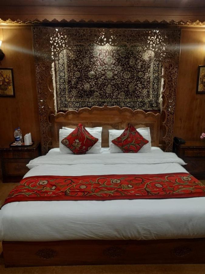 The Mughal Sheraton Houseboat Hotel Durgjan Luaran gambar